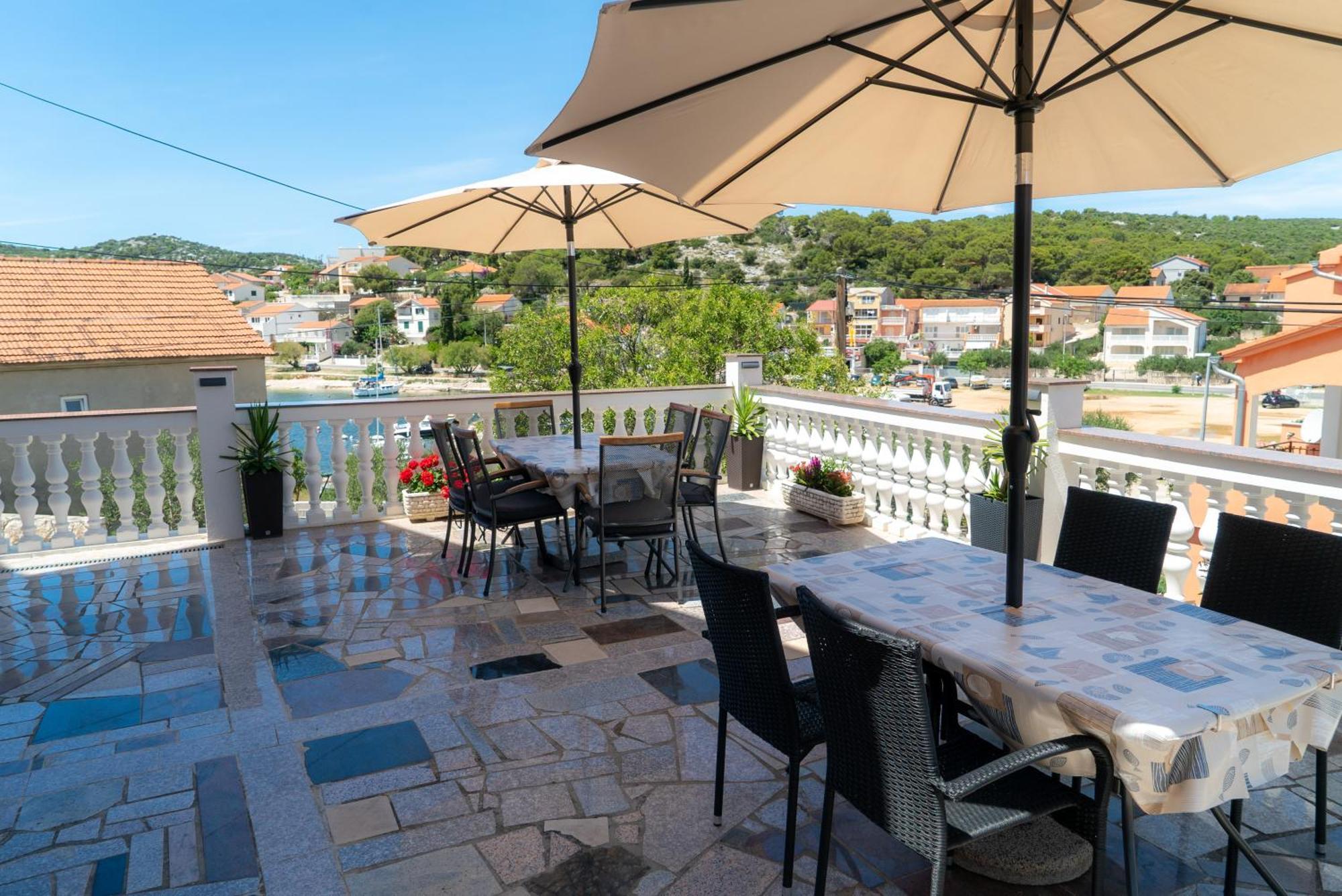 Apartments Zubcic Tisno Luaran gambar