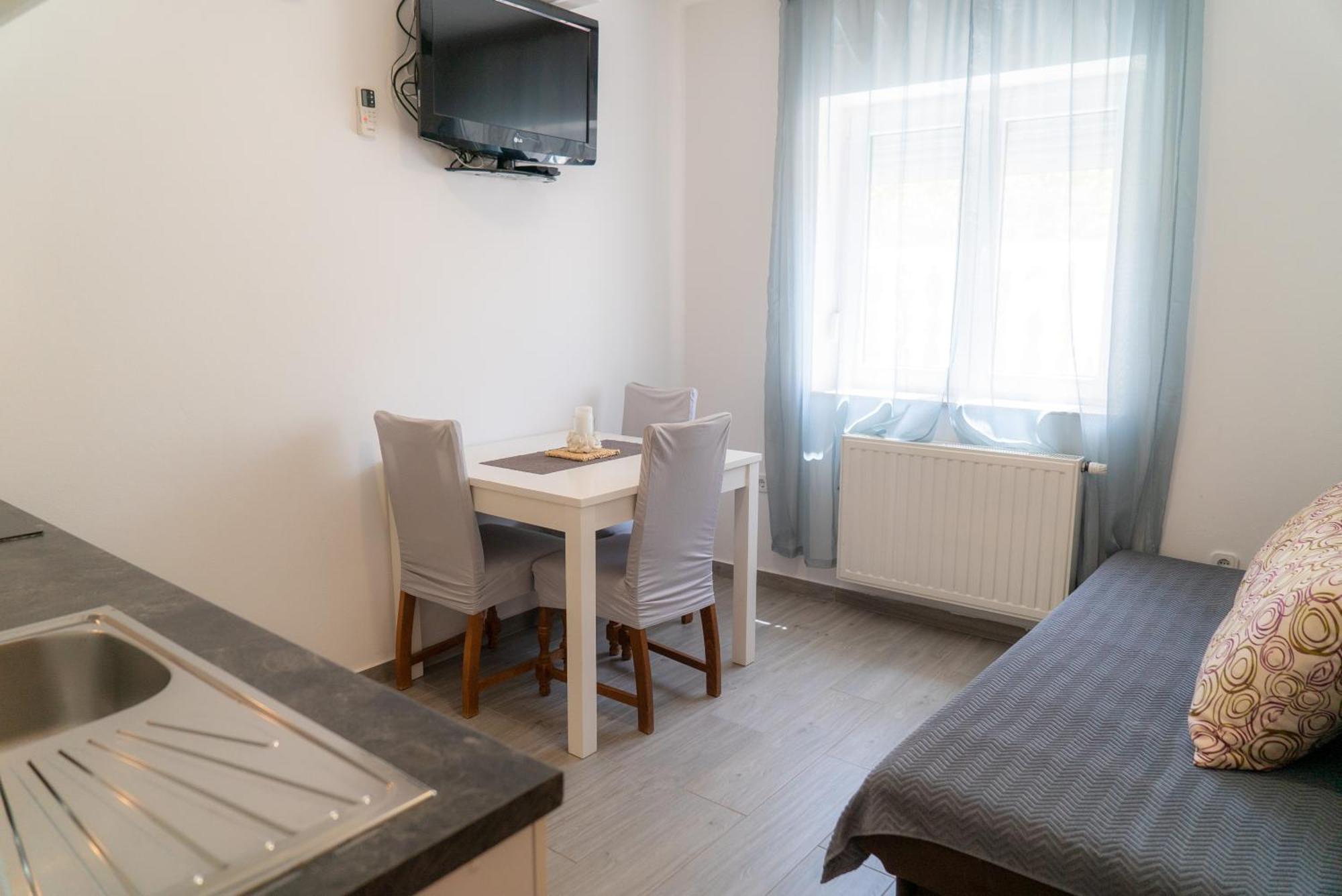 Apartments Zubcic Tisno Luaran gambar